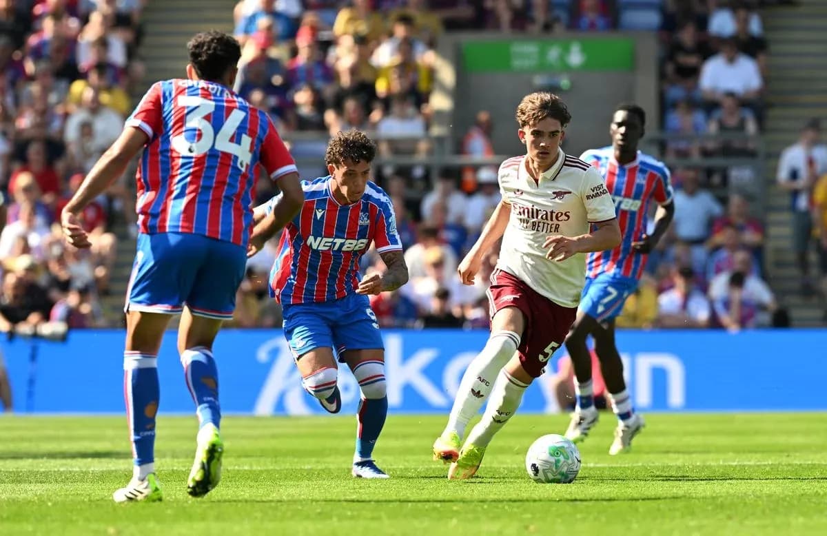 Игроки Crystal Palace и Arsenal в матче