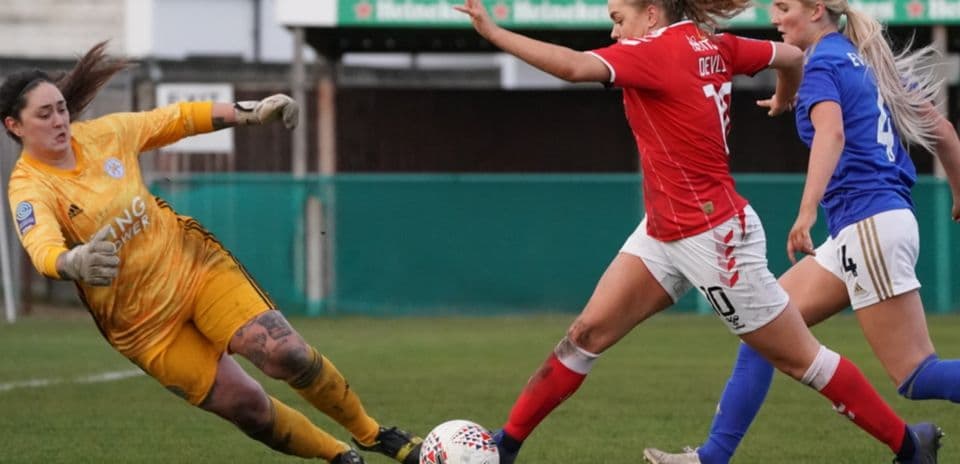 Игроки Charlton Athletic и Leicester City на поле