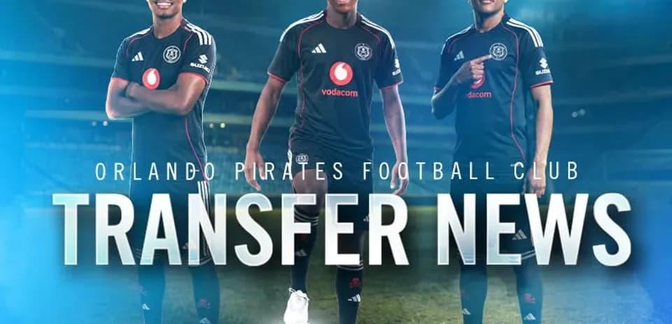 Игроки Orlando Pirates в форме на фоне стадиона