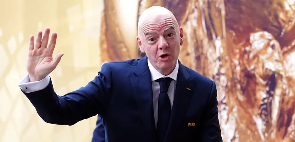 Председатель FIFA приветствует на мероприятии