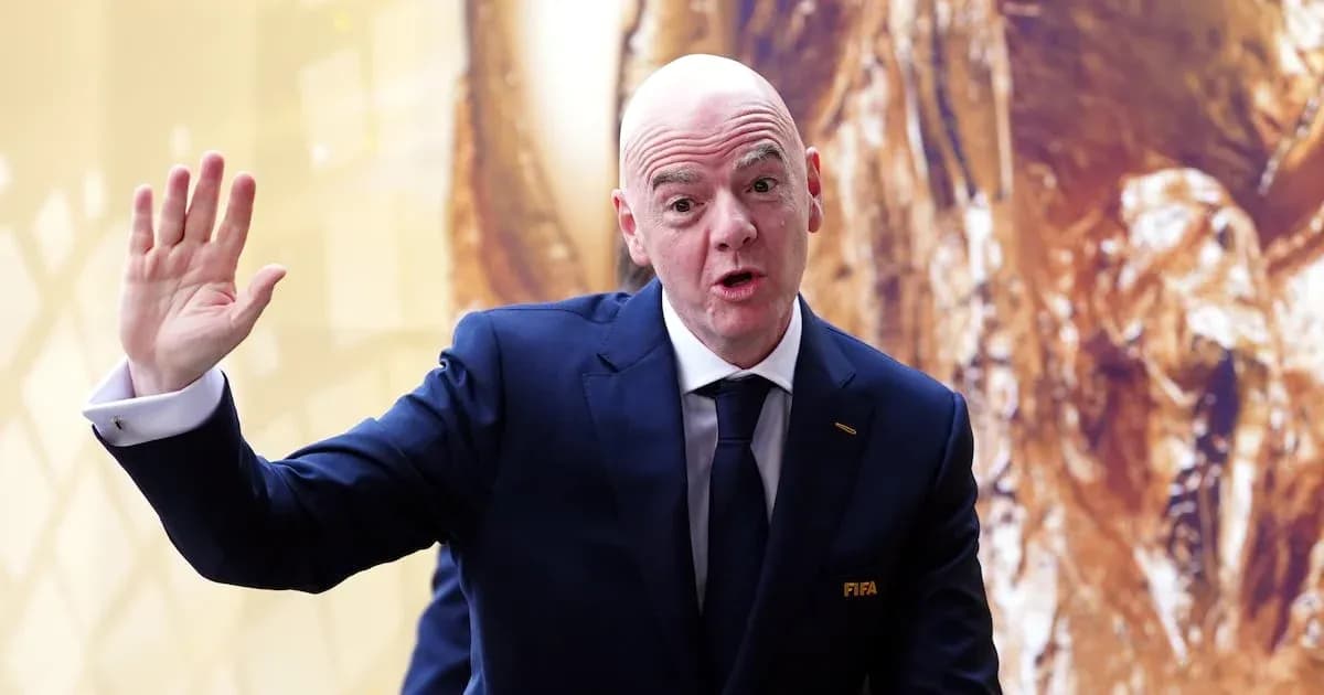 Председатель FIFA приветствует на мероприятии