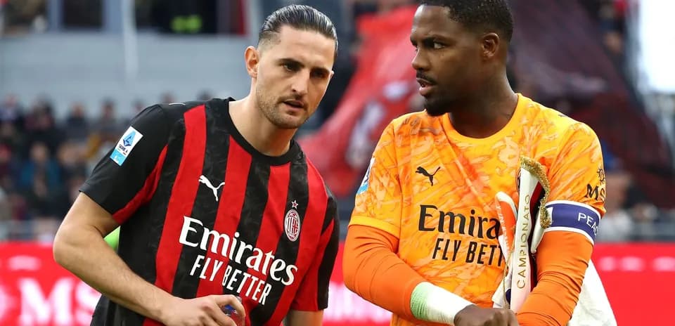 Игроки AC Milan обсуждают тактику на поле