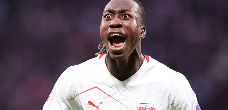 Игрок RB Leipzig радуется забитому голу