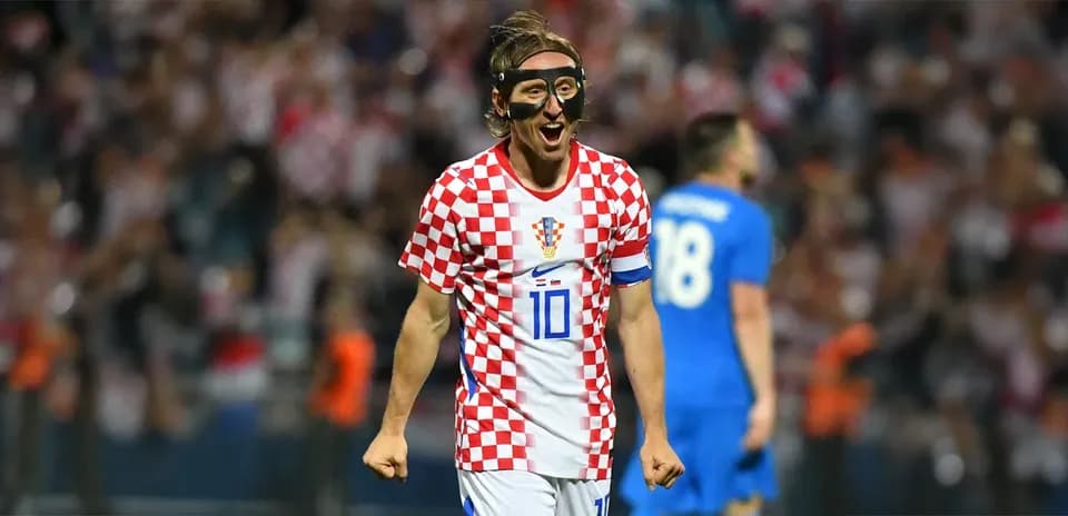 Игрок Хорватии празднует гол на стадионе