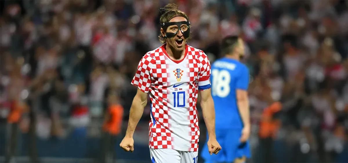 Игрок Хорватии празднует гол на стадионе