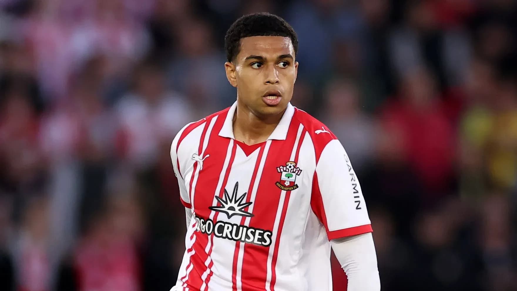 Игрок Southampton FC на поле во время матча