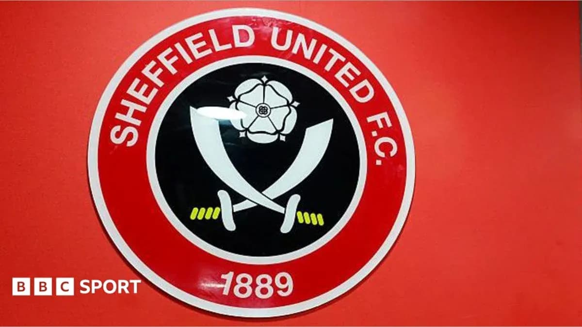 Логотип Sheffield United F.C. на стене
