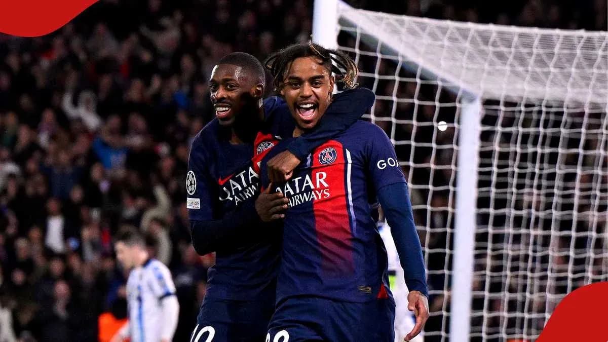 Игроки PSG празднуют гол на стадионе