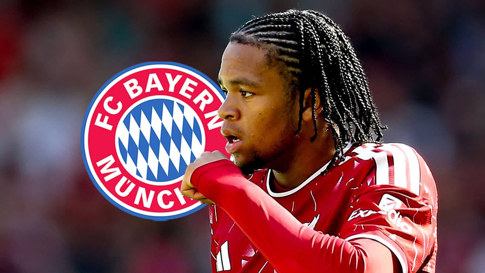Игрок FC Bayern München в красной форме на поле