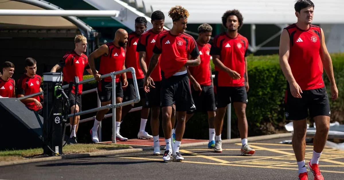 Футболисты Manchester United в тренировочной форме на базе