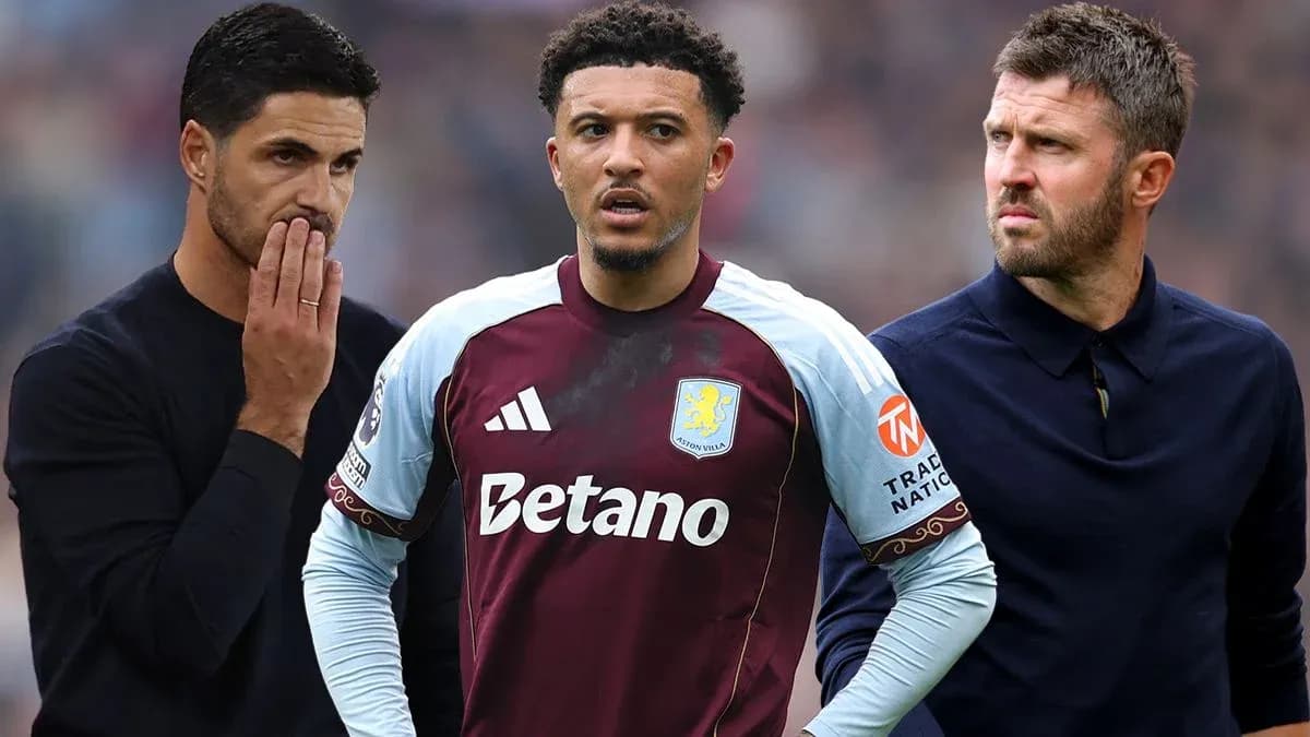 Тренеры и игрок Aston Villa на поле