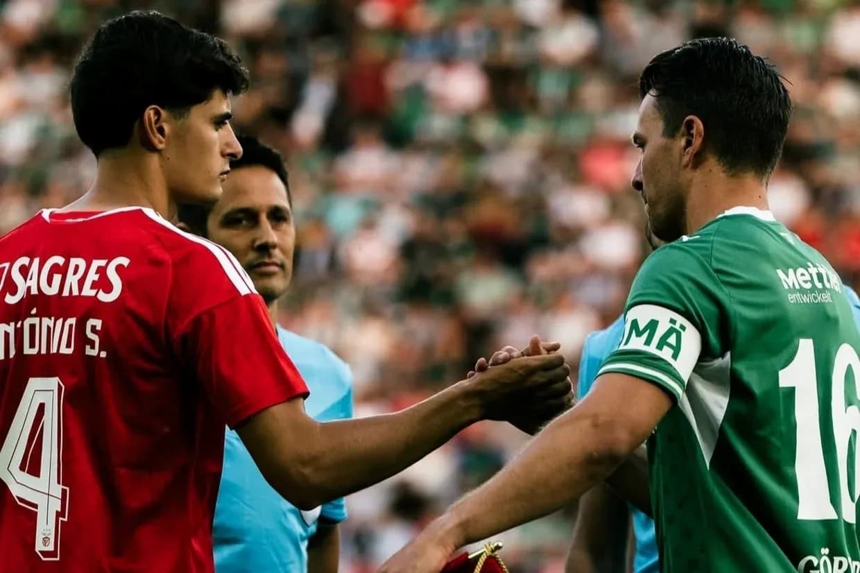 Игроки Benfica и FC St. Gallen перед матчем