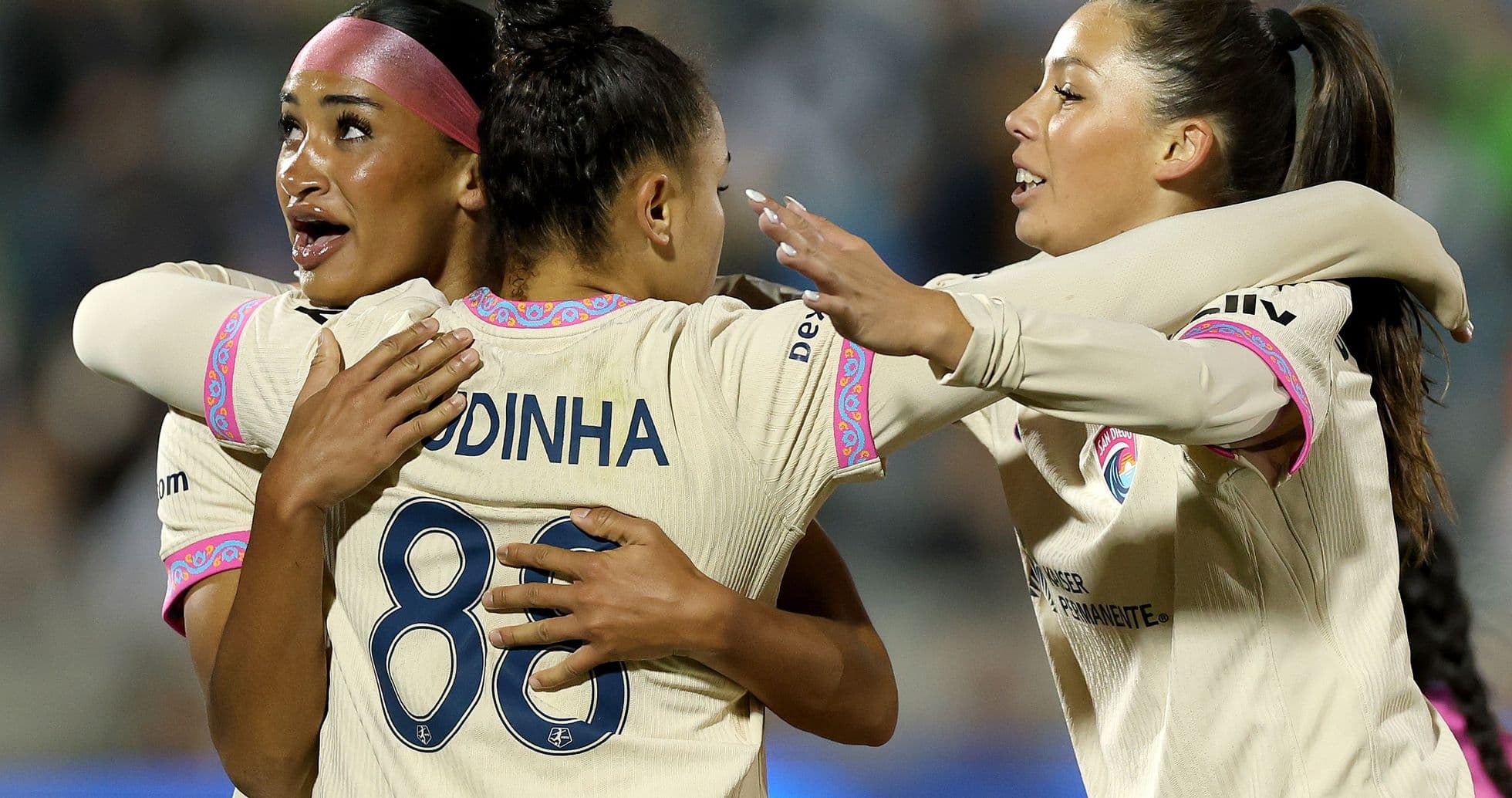 NWSL: San Diego Wave поднимается на первое место, Washington Spirit задерживают празднование Gotham, а Seattle Reign укрепляют шансы на плей-офф