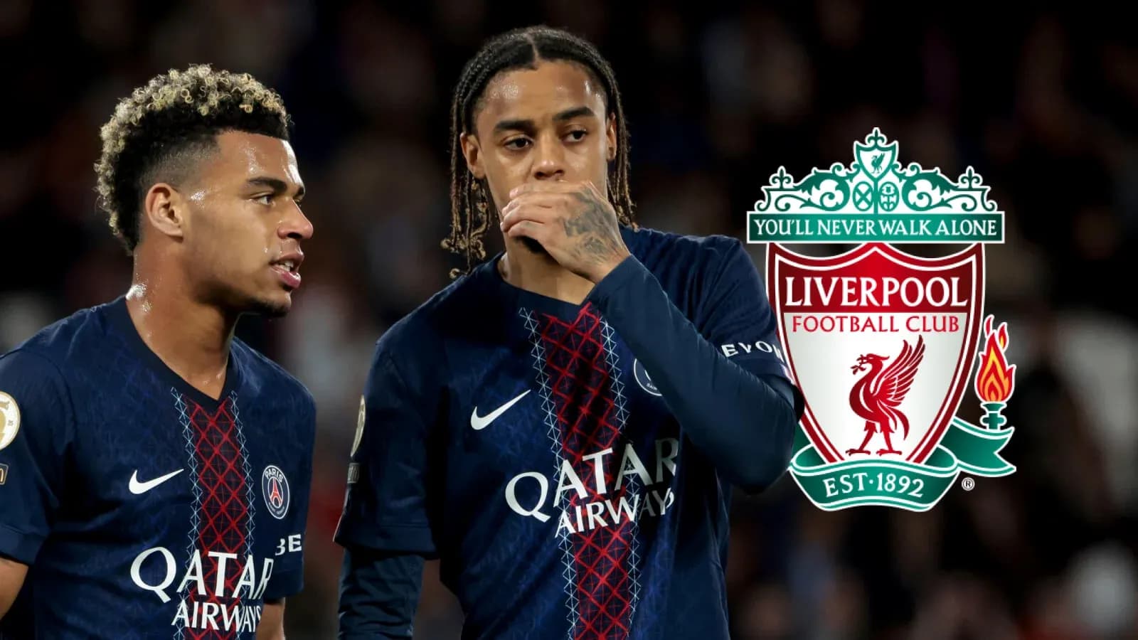 Игроки PSG обсуждают ситуацию на поле Игроки PSG обсуждают ситуацию на поле