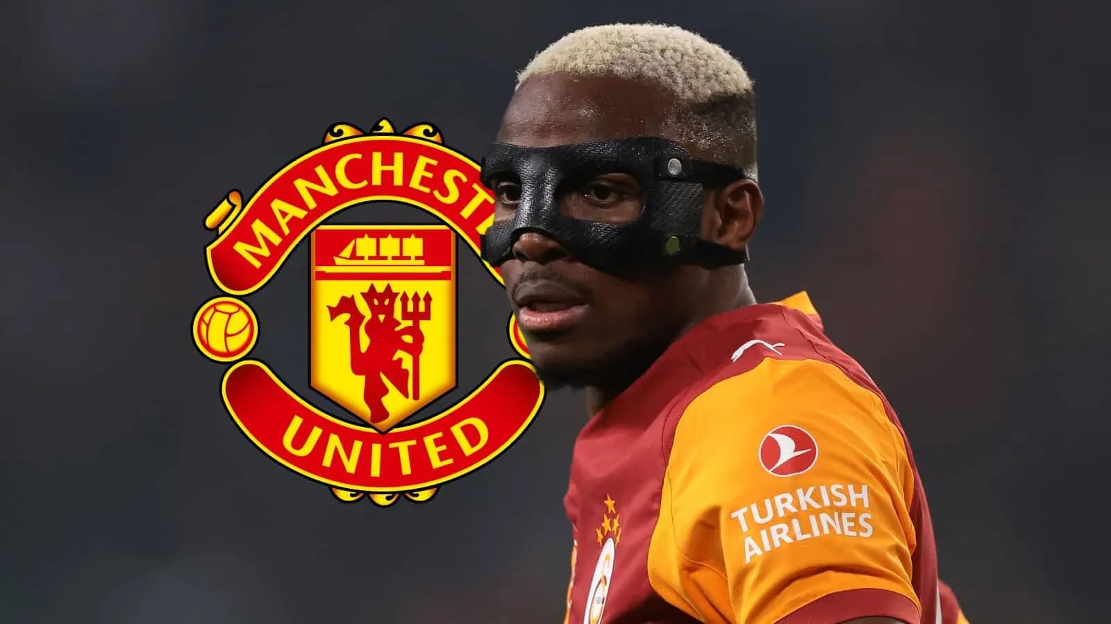 Игрок в маске на фоне логотипа Манчестер Юнайтед Игрок в маске на фоне логотипа Манчестер Юнайтед