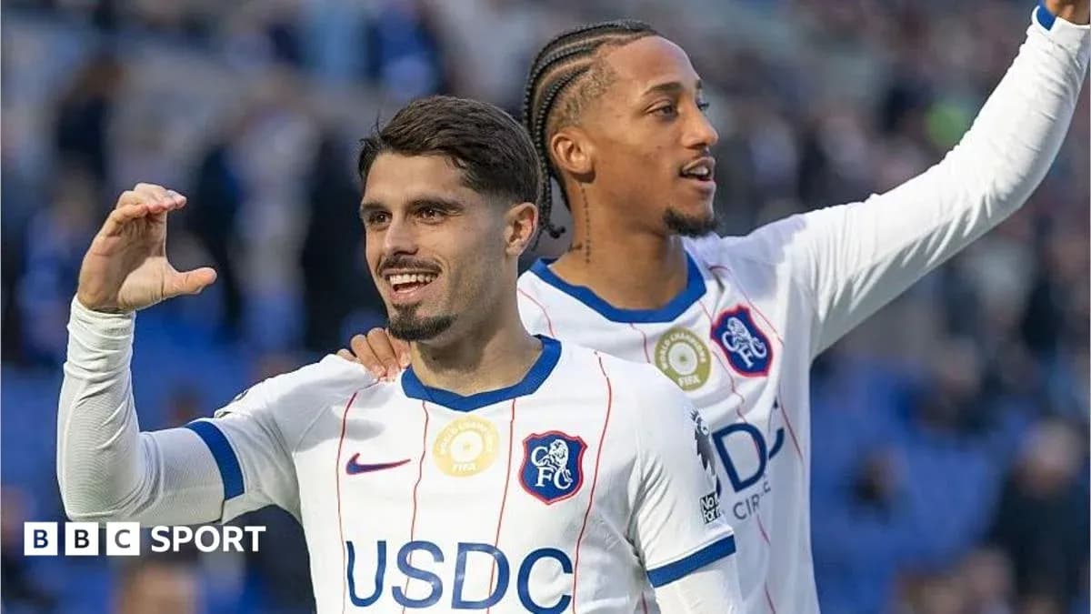 Игроки Chelsea FC празднуют после матча Игроки Chelsea FC празднуют после матча