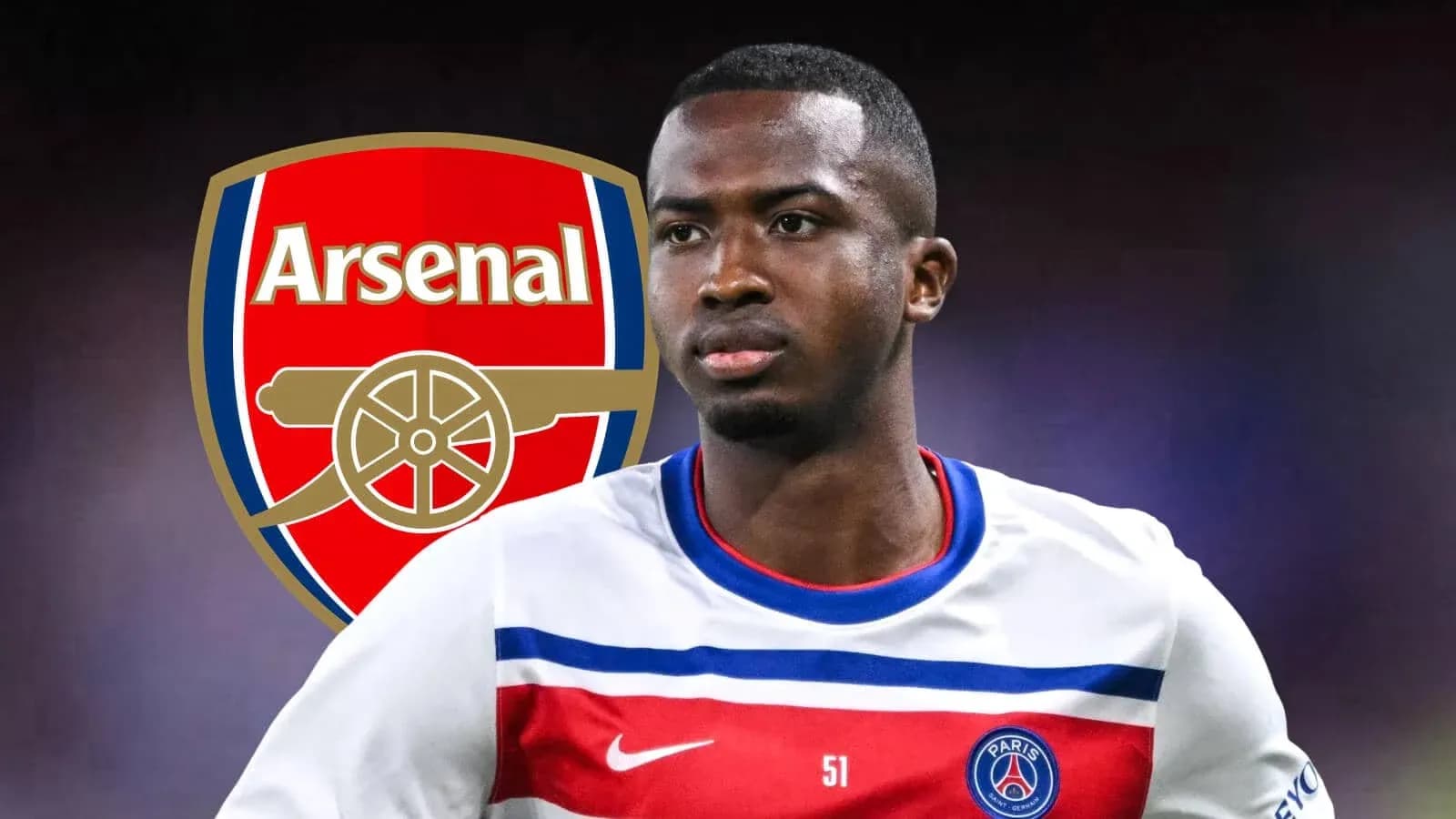 Игрок в форме PSG на фоне логотипа Arsenal Игрок в форме PSG на фоне логотипа Arsenal