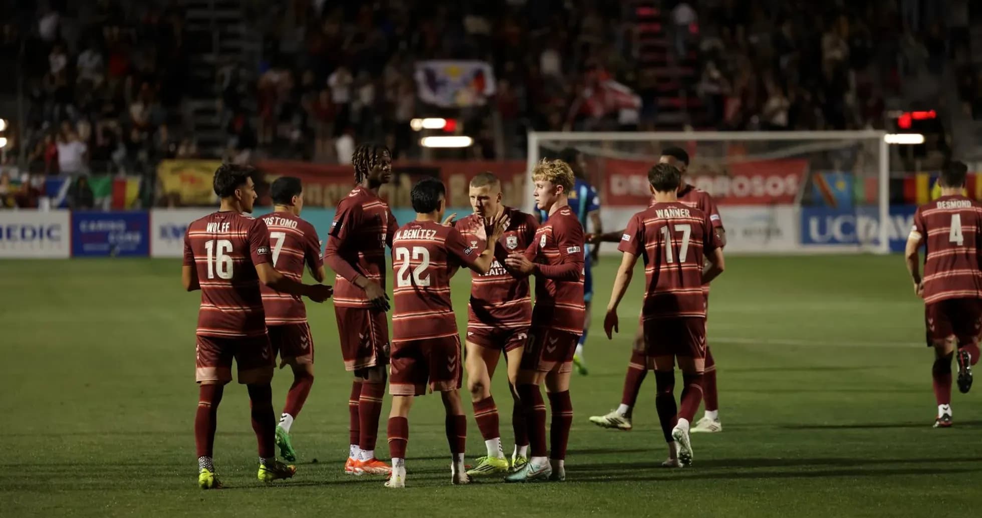 Игроки Sacramento Republic празднуют гол Игроки Sacramento Republic празднуют гол