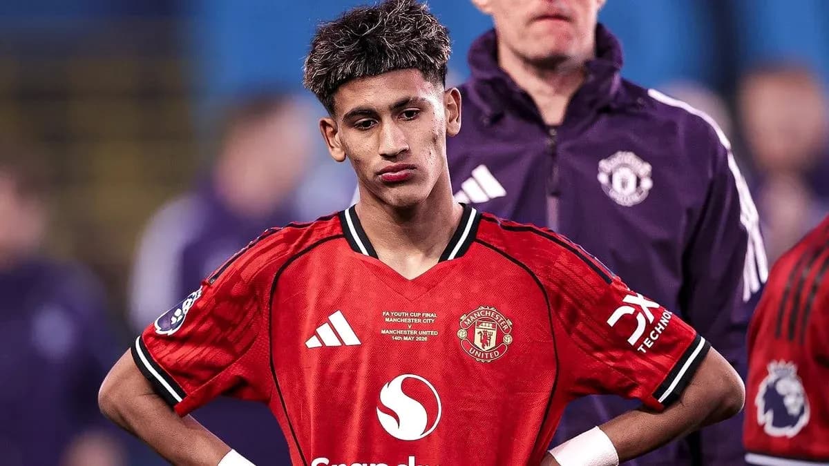 Игрок Manchester United в красной форме после матча Игрок Manchester United в красной форме после матча