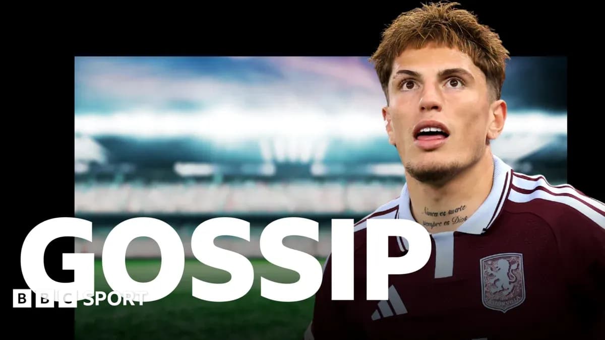 Игрок в футболке Aston Villa на стадионе Игрок в футболке Aston Villa на стадионе